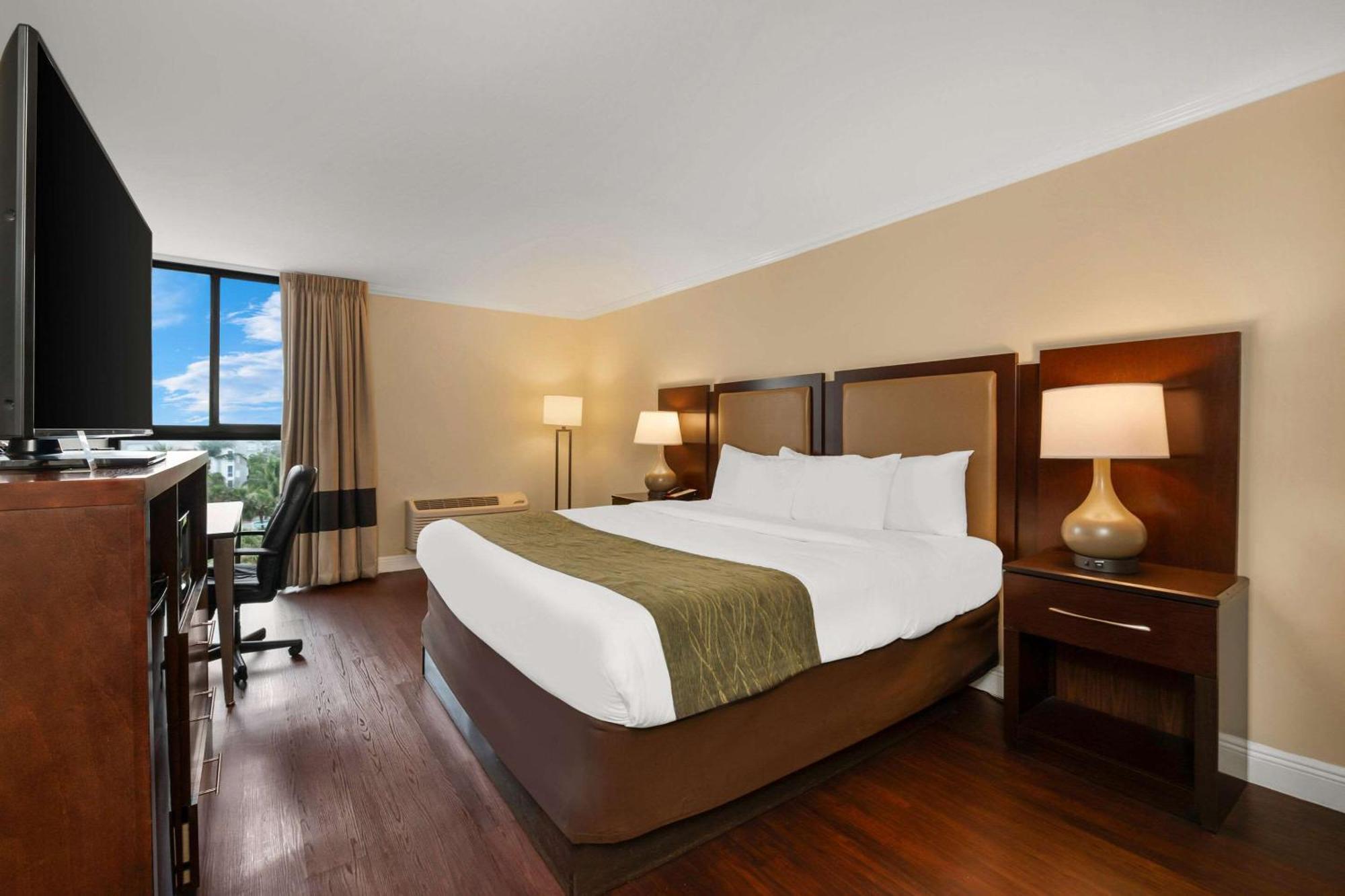 Comfort Inn Oceanside Deerfield Beach Bagian luar foto