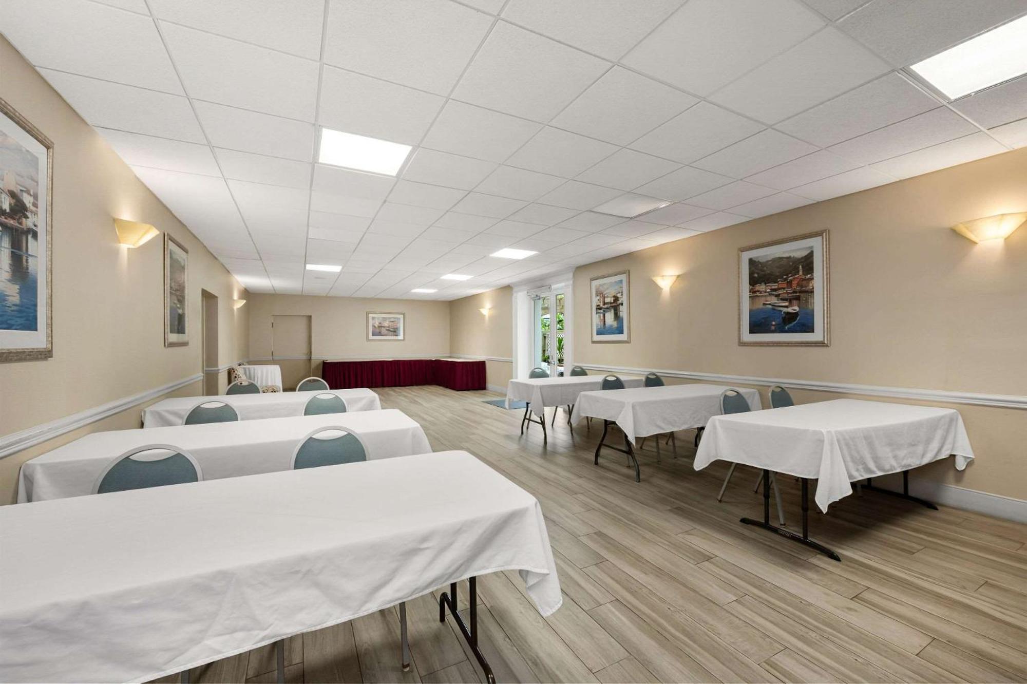 Comfort Inn Oceanside Deerfield Beach Bagian luar foto